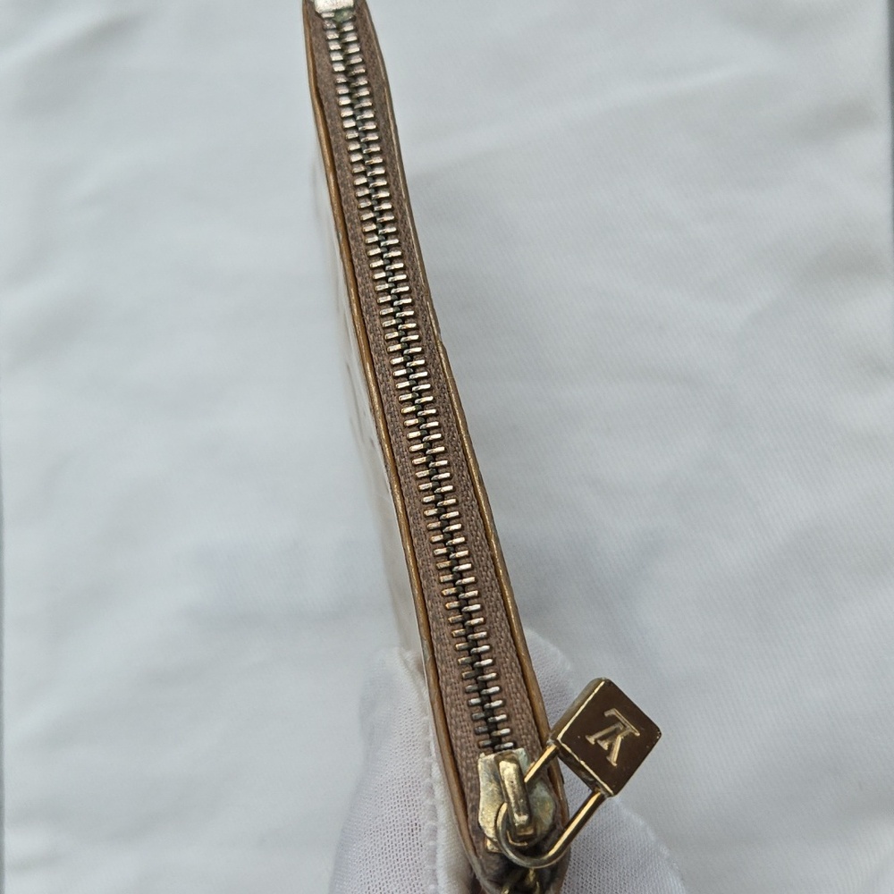 Louis Vuitton Vernis Key Ring Pouch Gold - Picture 6 of 17